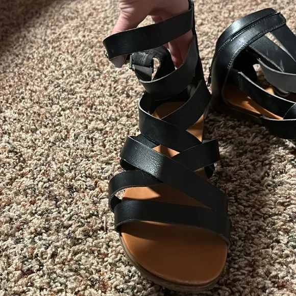 Universal Thread Black Gladiator Sandals Size 8 - Picture 3 of 4